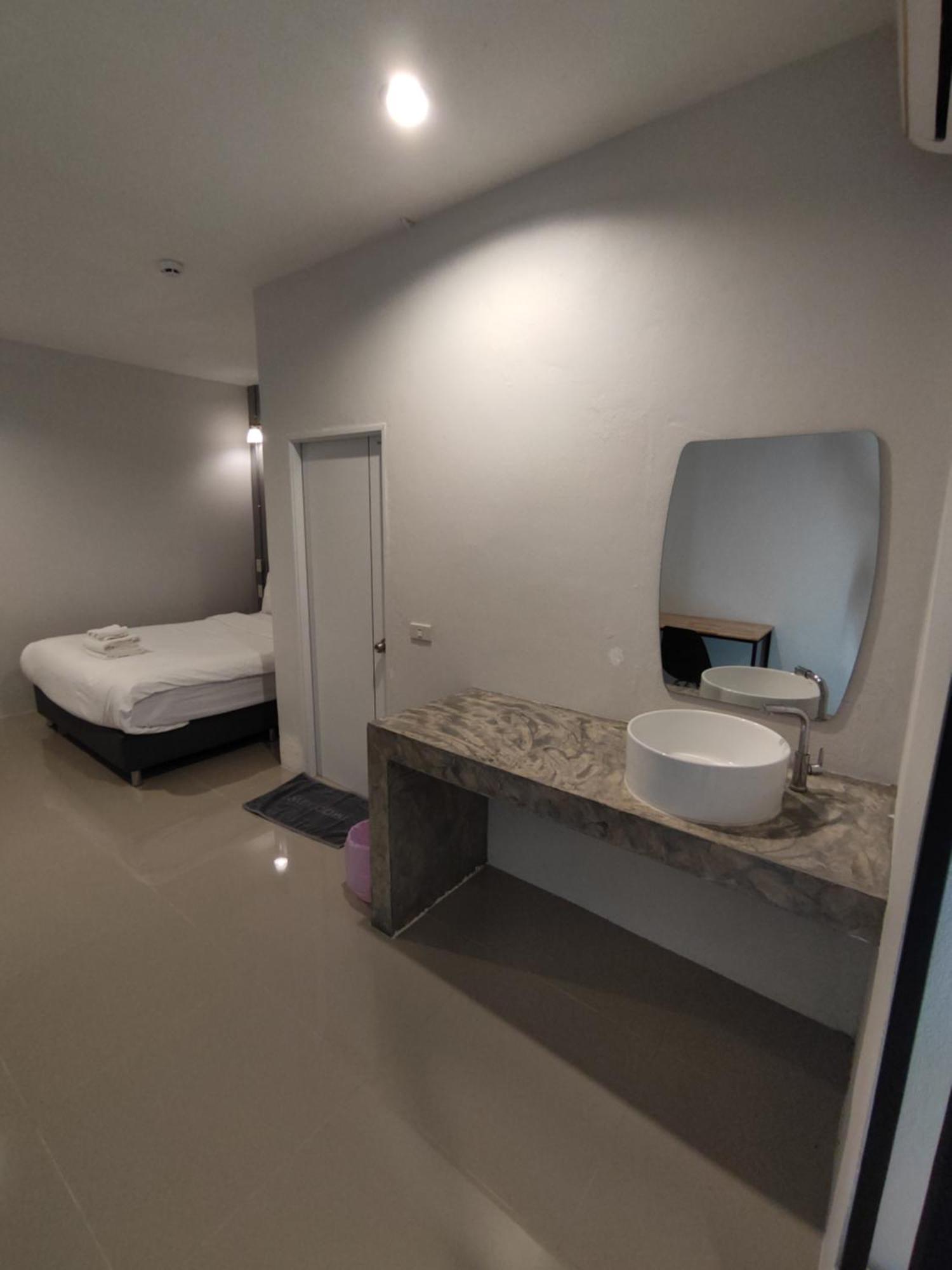 Life Hotel Rong Khun Ban Mai  Экстерьер фото